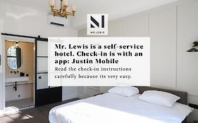 Mr Lewis Haarlem